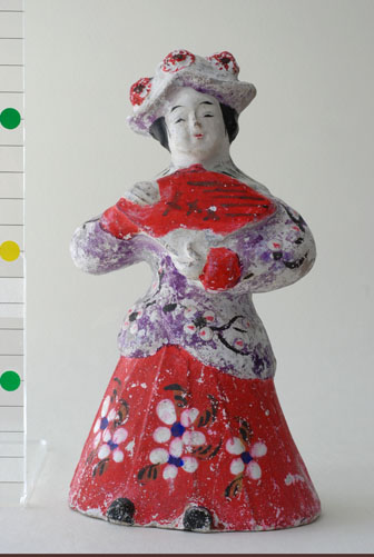 扇子持ち貴婦人/花巻人形(岩手)